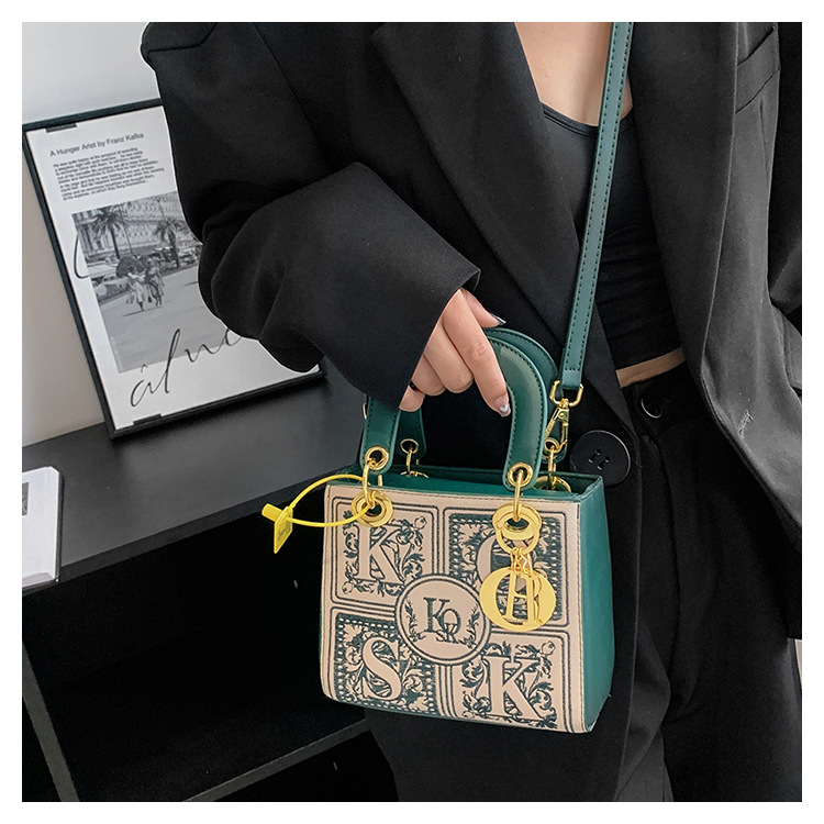 Niche design bag women 2023 new autumn and winter all-match portable crossbody Diana bag fashion embroidery small square bag_voghion.com