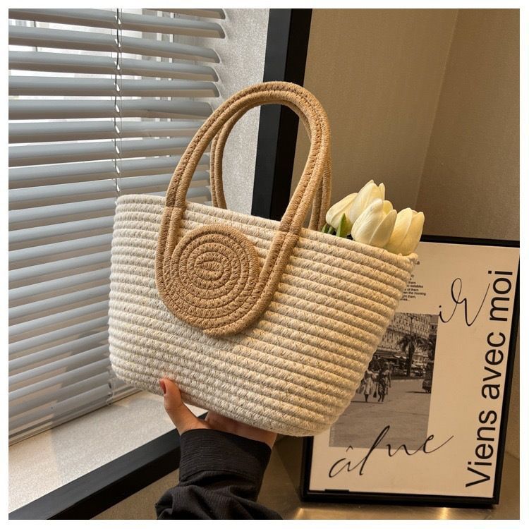 2025 Neue gewebte Tasche, einfache rückenförmige Strohhandtasche, Umhängetasche, Urlaubstasche aus Baumwollseil für Pendler, Damentasche_voghion.com