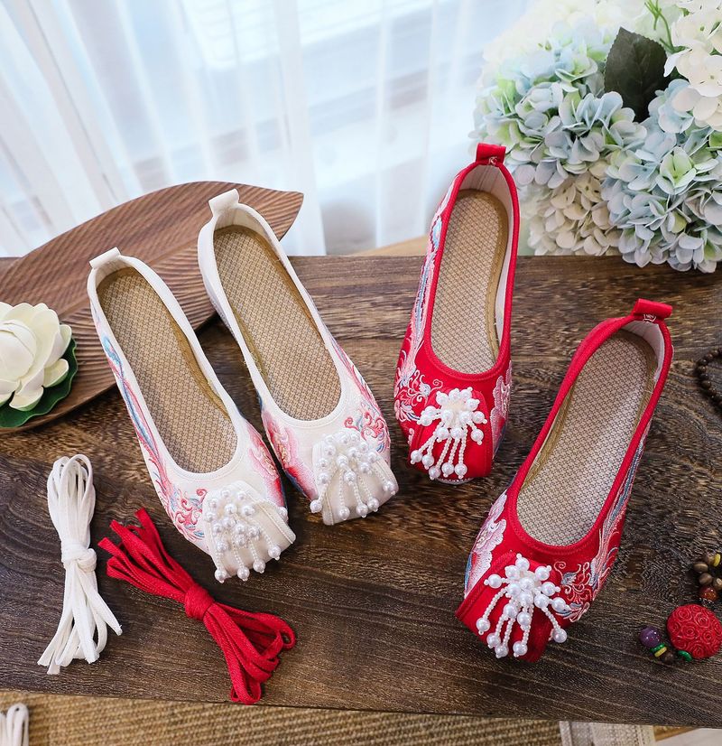 Umgedrehte Stoffschuhe im antiken Stil mit Perlenstickerei, Hanfu-Schuhe für Damen mit erhabenen Elementen im Inneren_voghion.com
