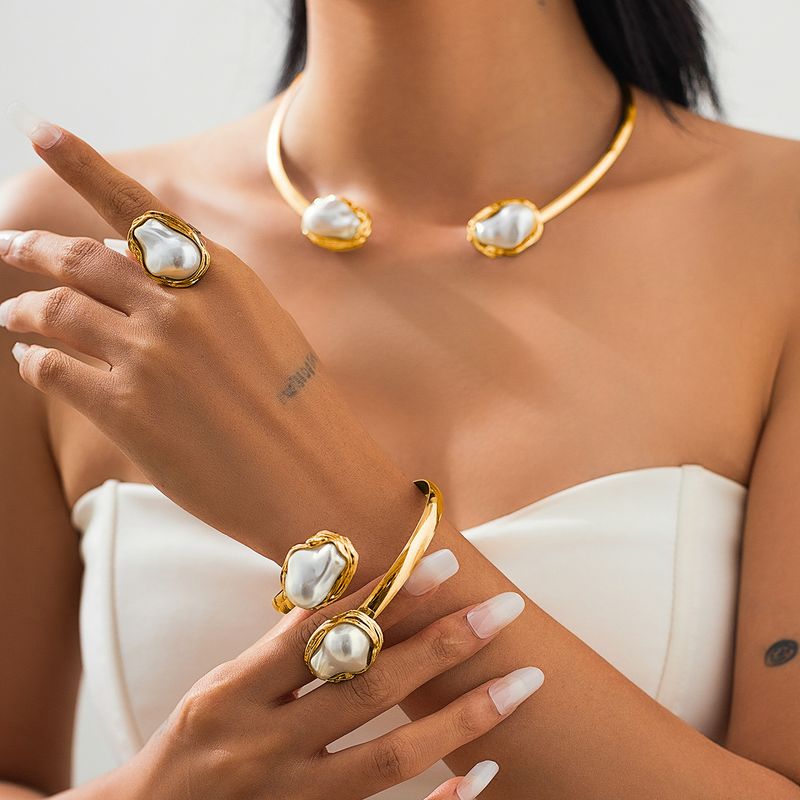 Set di gioielli Set di gioielli in oro Set di gioielli da donna Semplice girocollo aperto geometrico Set di collana di perle irregolari barocche francesi_voghion.com