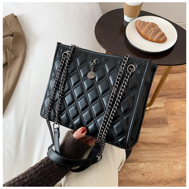 2023 primavera e l'estate nuova moda monospalla ascellare borsa filo ricamo rombico borsa tendenza catena tote bag donne_voghion.com