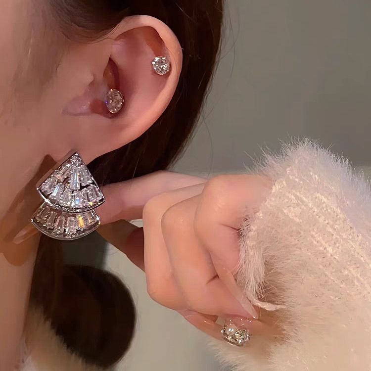High-end Full Fan Earrings Luxury Niche Fashion Design Versatile Temperament Stud Earrings New Explosion_voghion.com