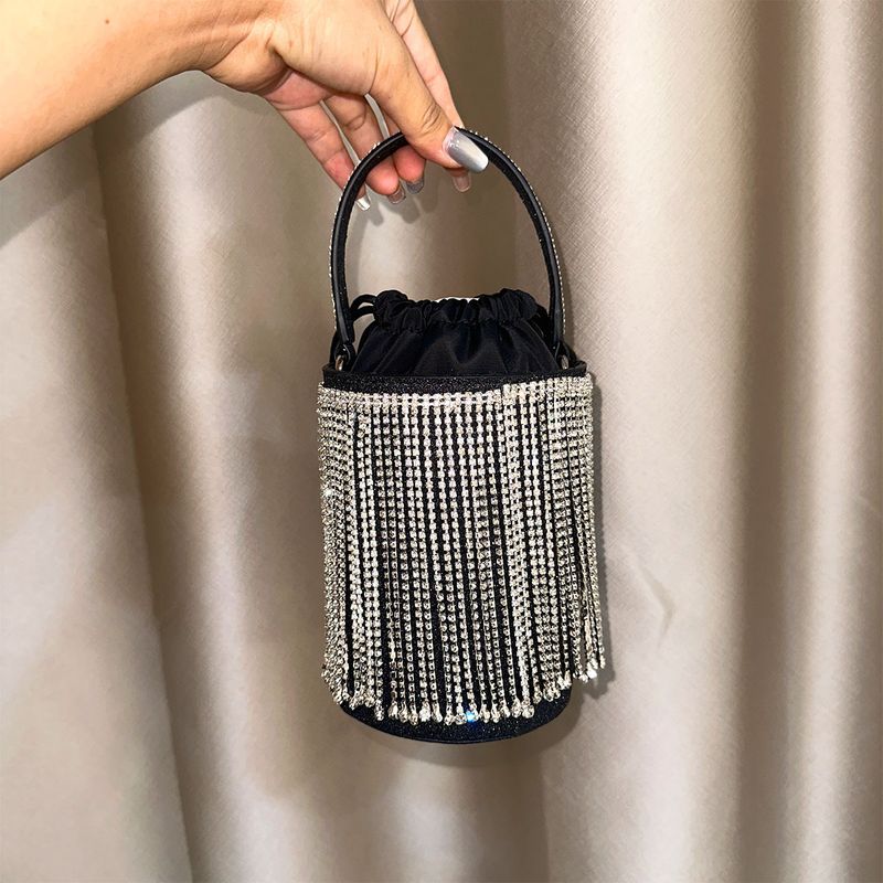 2024 neue Quaste Volldiamant Handtasche Mode Glänzender Eimer Prominente Abend Einzelne Schulter Umhängetasche_voghion.com