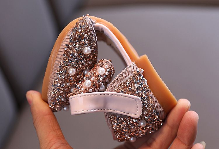 Neu Perle Strass Bogen Kleine Mittlere Kinder Tanz Schuhe Performance Schuhe Halb Sandalen_voghion.com