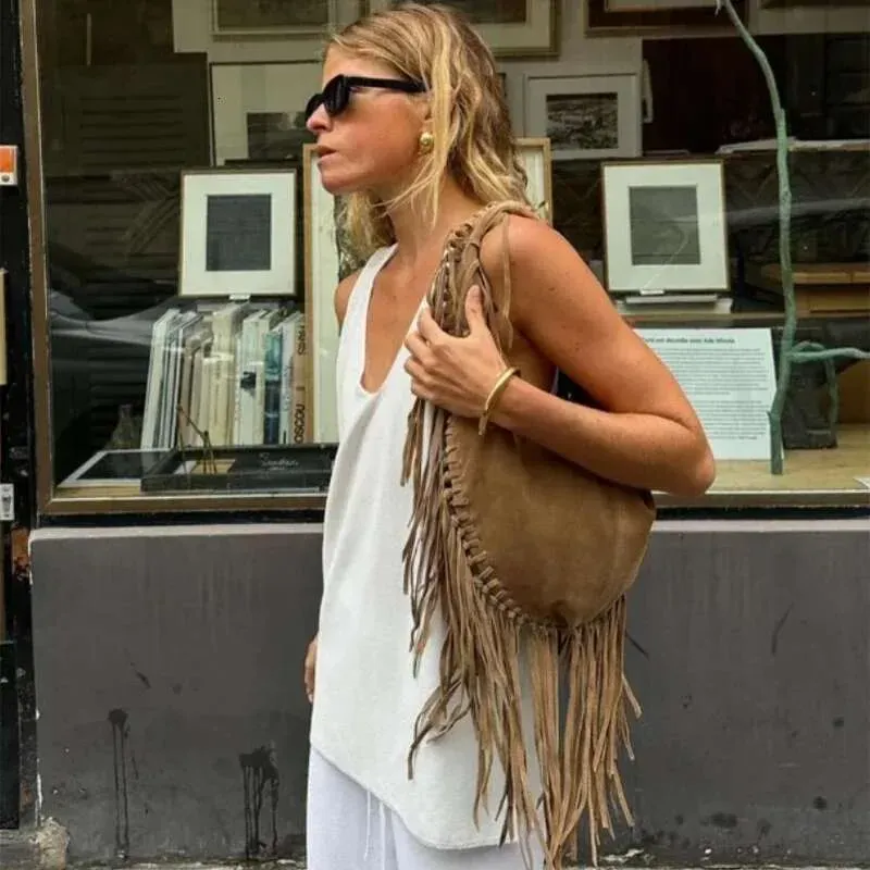 Elegante borsa a tracolla Crescent - Borsa hobo in morbida pelle scamosciata con dettagli in nappa, grande capacità per l'eleganza di tutti i giorni_voghion.com