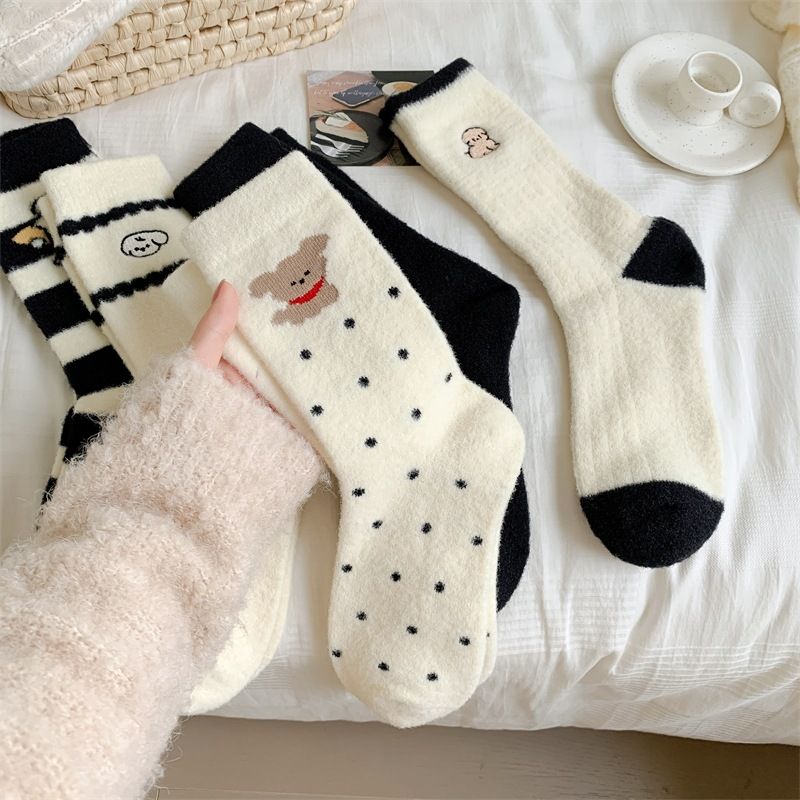 Calzini ricamati con cartoni animati da donna e da uomo - Calzini morbidi in pile australiano, spessi e caldi, a metà polpaccio, per la casa, l'inverno e l'uso quotidiano_voghion.com