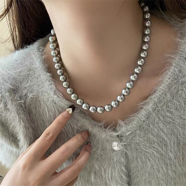 Instagram blogger Fever with the same cool silver gray Shijia pearl necklace French classic layered sweater chain_voghion.com