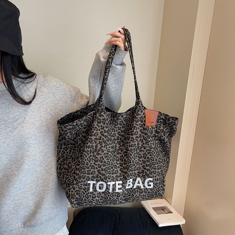 Zaino in tela coreano con stampa leopardata, grande capacità, borsa a tracolla singola da donna, molto venduta_voghion.com