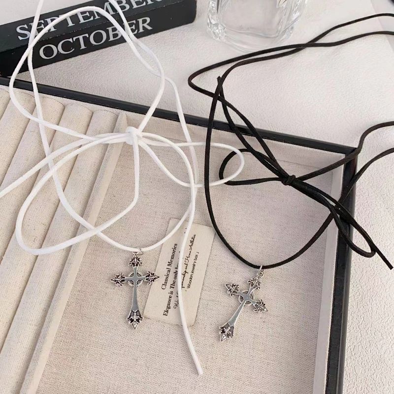 Collana con ciondolo a forma di croce con papillon scuro personalizzato, versatile stile gotico, accessorio per catena della clavicola_voghion.com