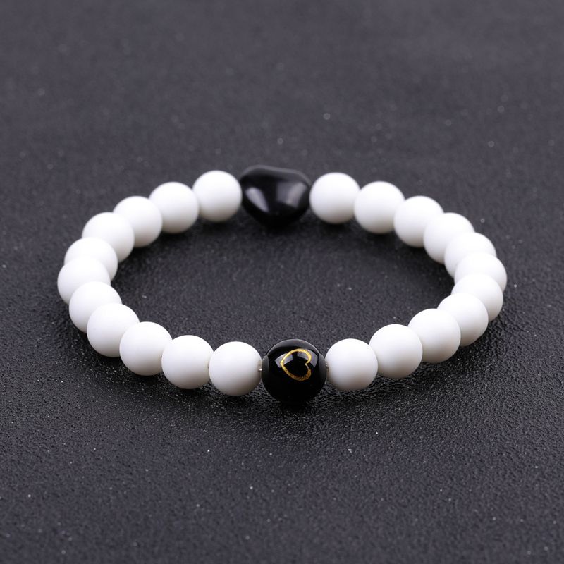 Liebesarmband für Paare – Schwarz/Roter Achat und mattierte weiße Jade (10 mm heißgeprägt, 8 mm Perlenbesatz)_voghion.com