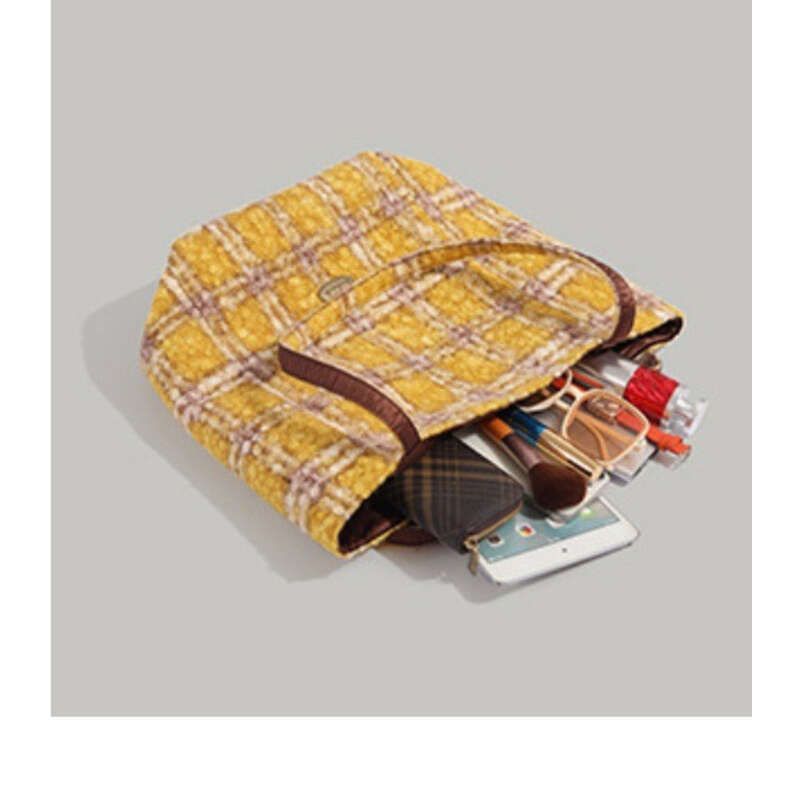 Borsa a mano da mamma bifacciale versatile di grande capacità, con tracolla in peluche, nuova e a quadri autunno e inverno 2025 da donna_voghion.com