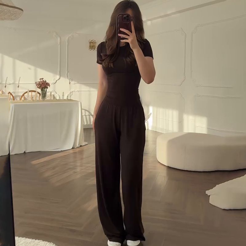 Kadın Geniş Paça Pantolon Takımı - İş ve Günlük Kullanım İçin Şık Yuvarlak Yaka Üst ve Dökümlü Pantolon_voghion.com