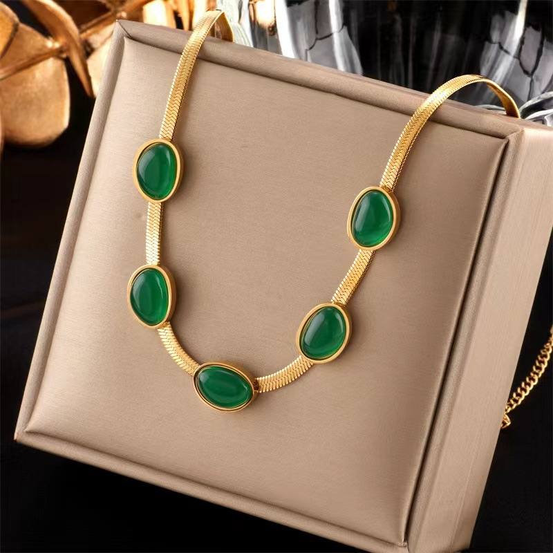Collana con bracciale a catena a lama di smeraldi retrò in acciaio al titanio con set di accessori per collana di nicchia dal design avanzato_voghion.com