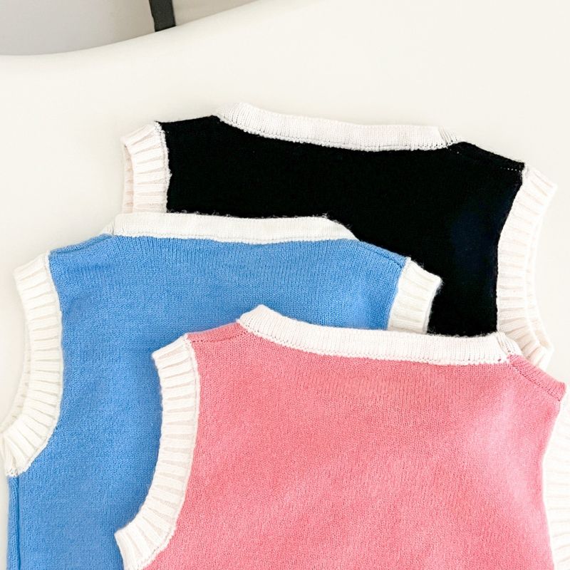 2025 Herbst und Winter Neue Mädchen Strickpullover Dreiteiliges Set Gestrickte Rundhals-Strickjacke + Weste + Wickelrock_voghion.com