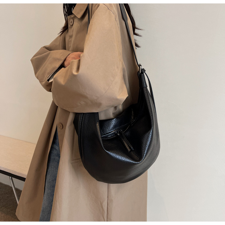 Minimalist high-capacity soft leather crossbody 2024 new Tote casual women's single shoulder dumpling bag banana boat_voghion.com