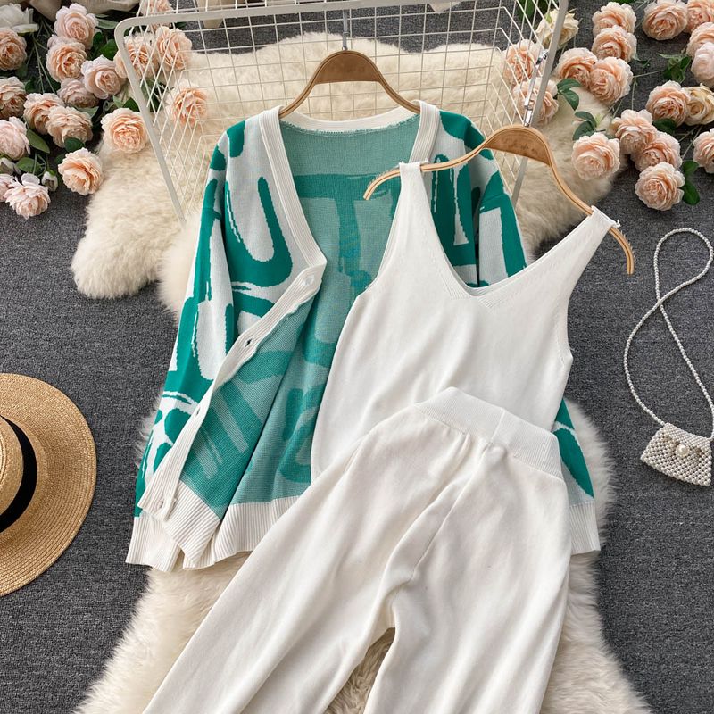 Kadın iç katman, ince kesim pantolonlu üç parçalı set Şık gündelik takım elbise, harf baskılı bol örme ceket, yelek,_voghion.com