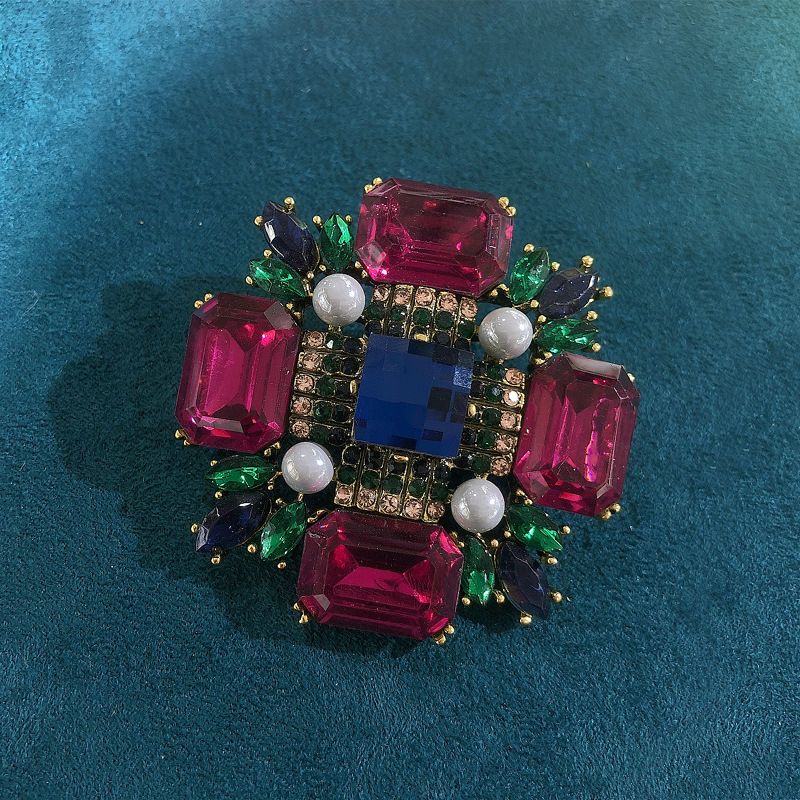 Classic Square Geometric Rhinestone Brooch Fashion Women's Coat Pin Accessory Corsage_voghion.com