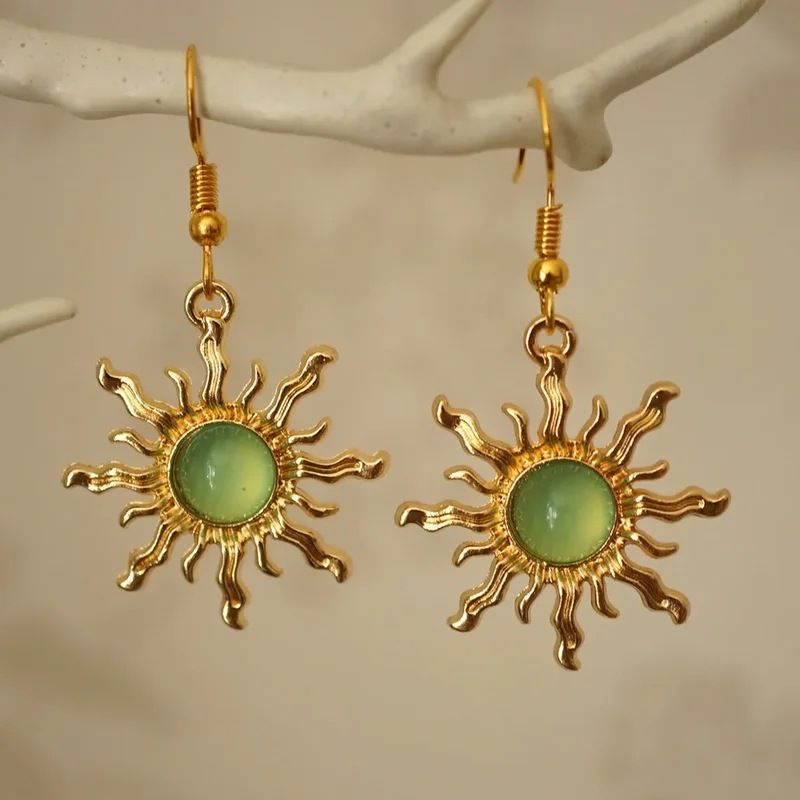 Bohemian Style Cool Gold And Light Green Sun Necklace Earrings_voghion.com