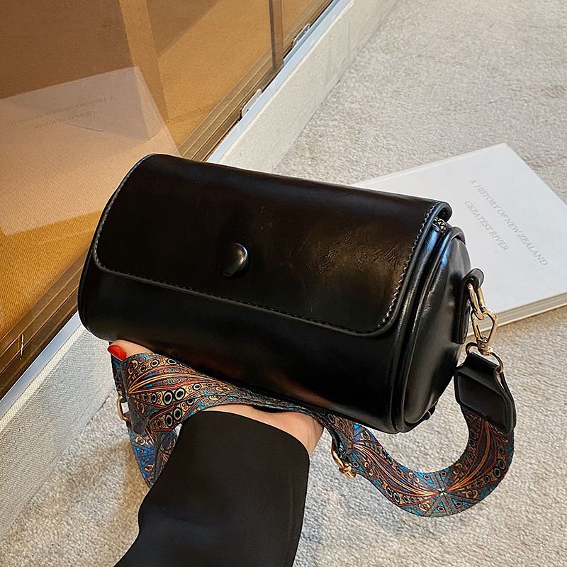 Small Women's Niche 2024 New Trend Summer Versatile Wide Strap Shoulder Crossbody Cylinder Bag_voghion.com
