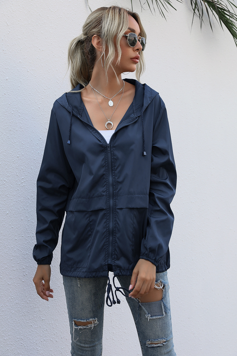 Chaqueta impermeable ligera con capucha y cremallera para mujer para senderismo al aire libre, disponible en stock_voghion.com