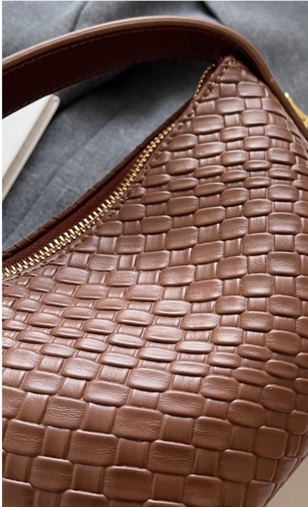 2024 New Fashion Small Square Bag Women's Crossbody Bag Atmospheric and Simple Underarm Bag Single Shoulder Bag Handbag_voghion.com