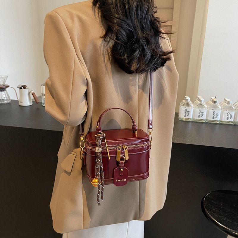 2024 neue High-End-Nischendesign-Box-Handtasche, beliebte Umhängetasche für Damen mit einer Schulter_voghion.com