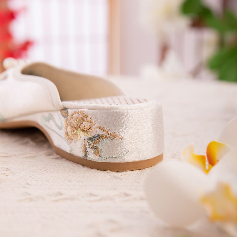 Scarpe da donna, primavera, nuovo stile, vecchie scarpe in tessuto di Pechino, tacco basso, suola morbida, scarpe cheongsam retrò in raso, scarpe ricamate in stile etnico_voghion.com