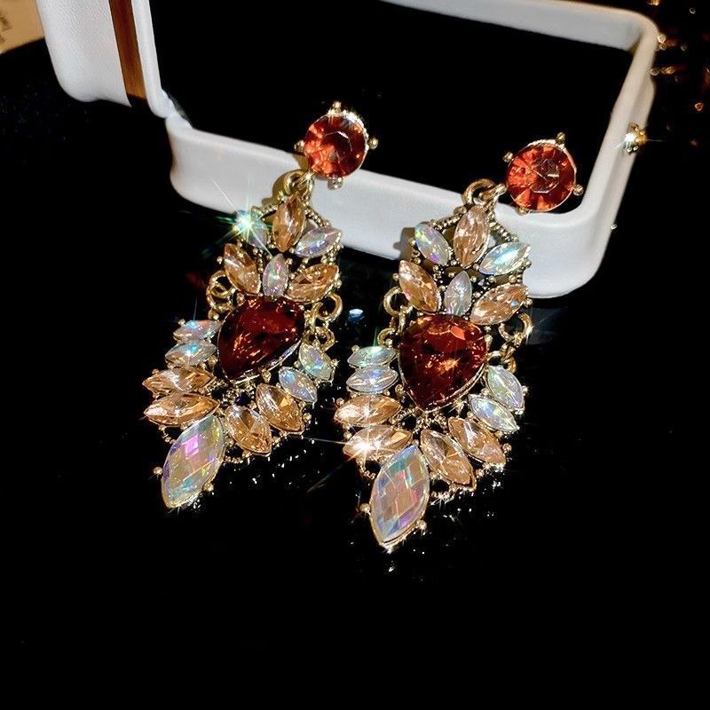 Orecchini a clip lunghi eleganti e versatili, leggeri e di lusso, stile etnico, di tendenza 2025, per donne senza fori alle orecchie._voghion.com