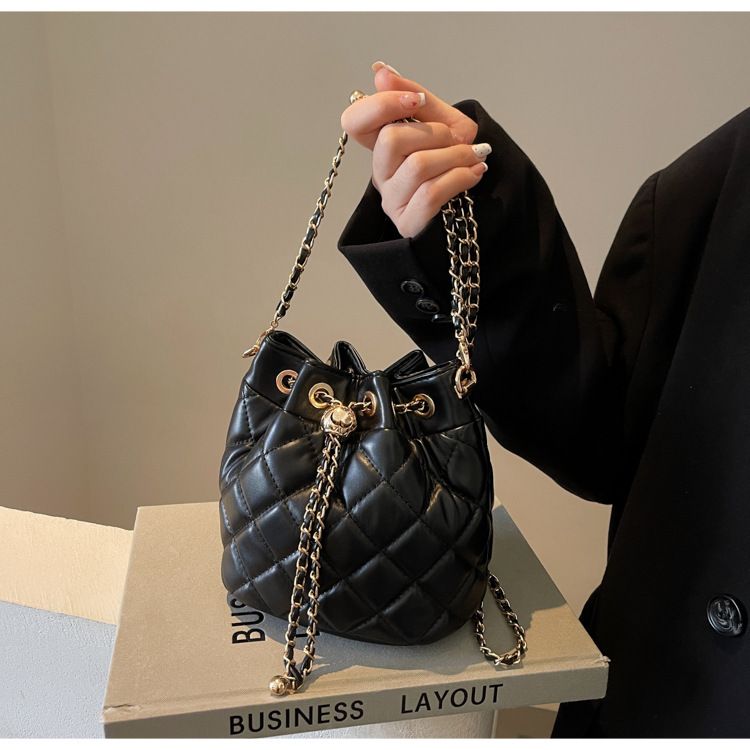 Damen Bucket Bag Diamond Chain Crossbody Bag Kleine Bucket Bag mit Kordelzug Leichte, luxuriöse, runde Bucket Bag Umhängetasche Crossbody Bag Frau_voghion.com