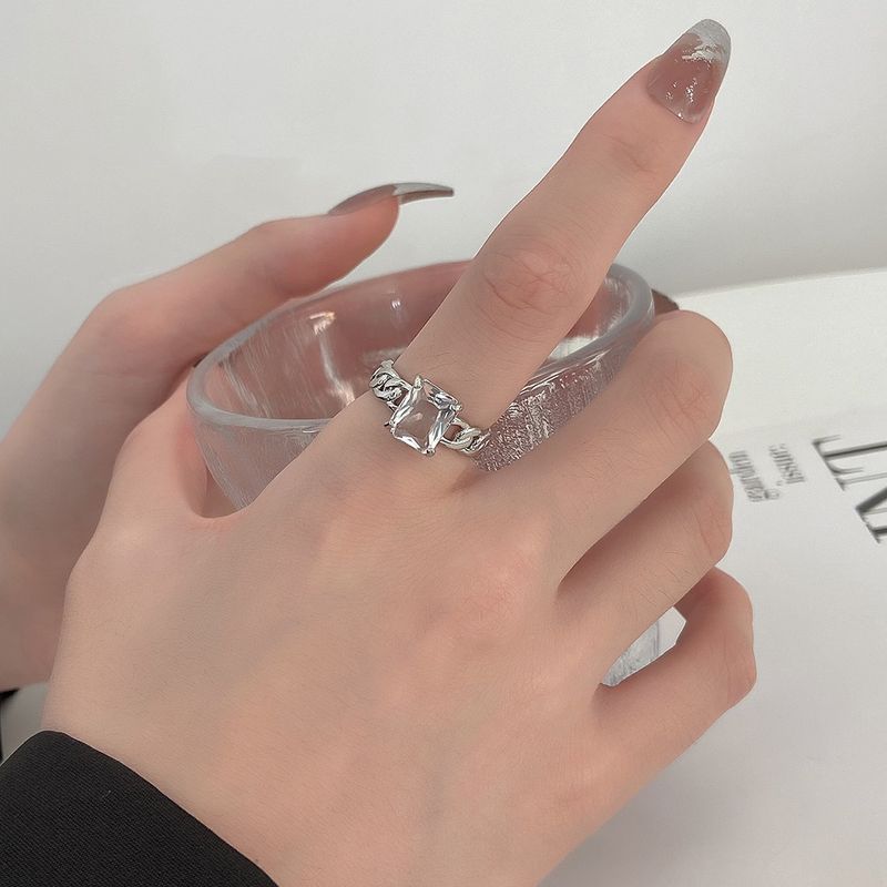 Gioielli di moda transfrontalieri europei e americani con catena cubana in zircone intrecciato ed elegante, indice di temperamento della personalità_voghion.com