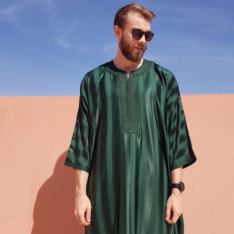 Vīriešu apģērbs Tuvo Austrumu Marokas Dubaijas apģērbs svītrains halāts ar vidējām piedurknēm, izšūts Saūda Arābijā_voghion.com