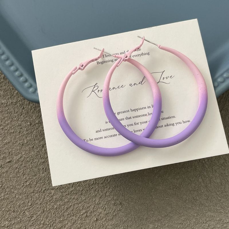 Orecchini a cerchio esagerati e spessi in metallo lucido argento per donna, nuovi orecchini a cerchio con design unico e alla moda._voghion.com