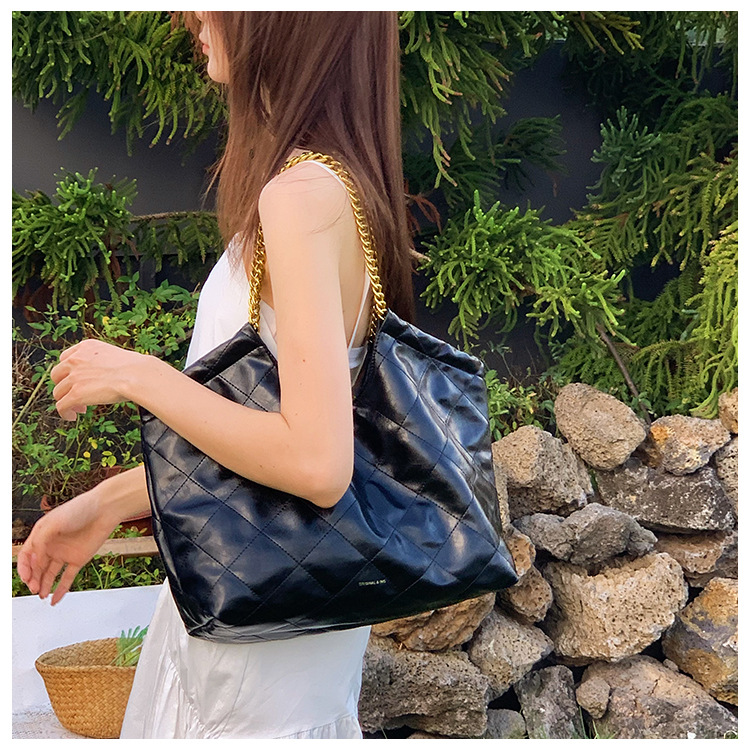 Nuova borsa semplice a mano con catena a rombo Borsa tote casual alla moda da donna Borsa estiva avanzata per ascelle 2023_voghion.com