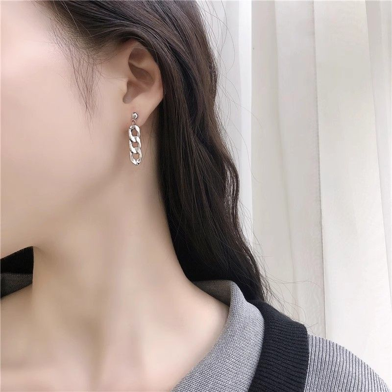 Orecchini a catena in metallo personalizzati da donna, moda Ins, orecchini di celebrità di Internet, design di nicchia, orecchini semplici_voghion.com