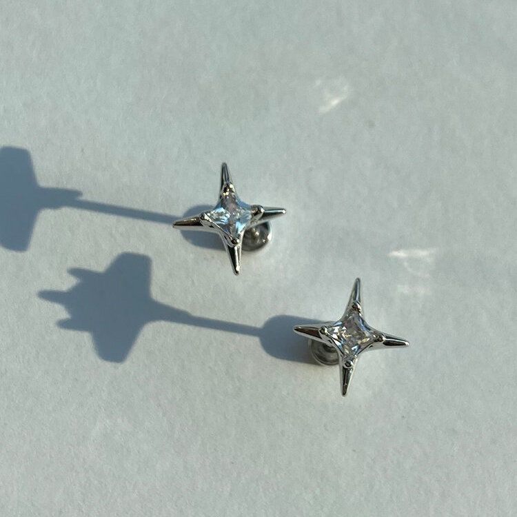 Funkelnde vierzackige Sternknochen-Titanstahl-Helix-Zirkon-Mini-kleine exquisite Ohrstecker-Nischendesign-Ohrringe_voghion.com