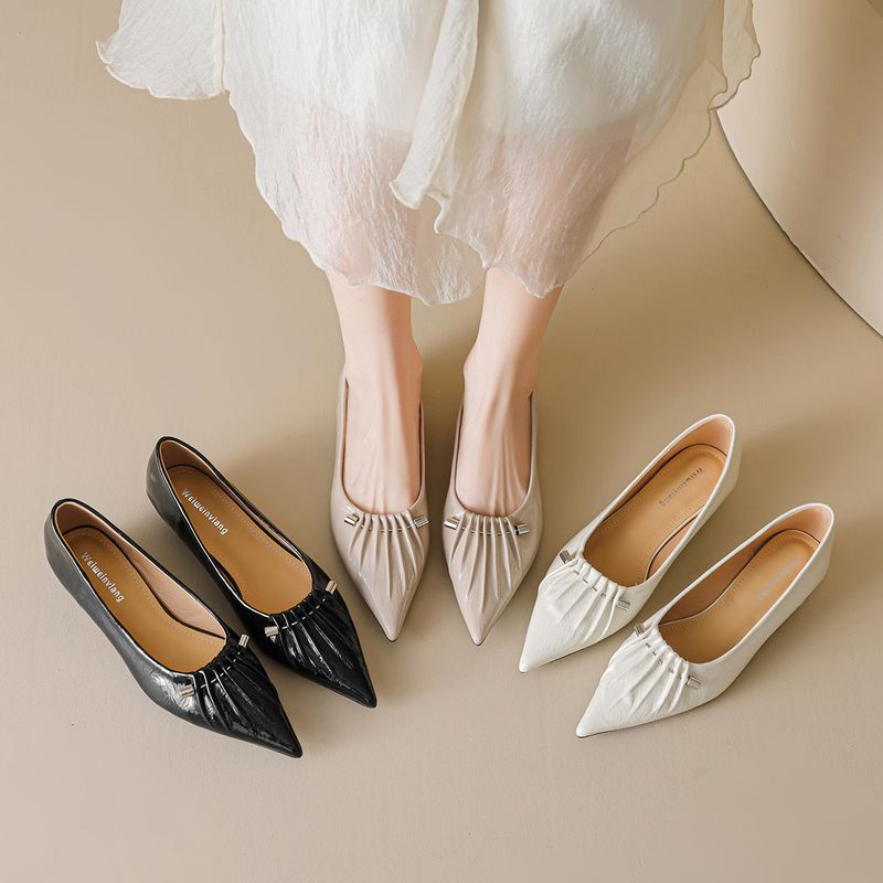 Pointed Toe Single 2025 Autumn Women's Low Heel Niche Pleated Loafers Elegant Shallow Mouth Commuting Shoes For Women_voghion.com
