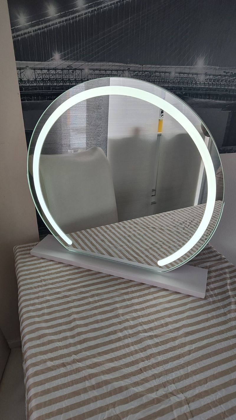 YOSHOOT BYBYME Round Vanity Mirror 55 X 60 Cm Dressing Table Mirror With Lights,_voghion.com