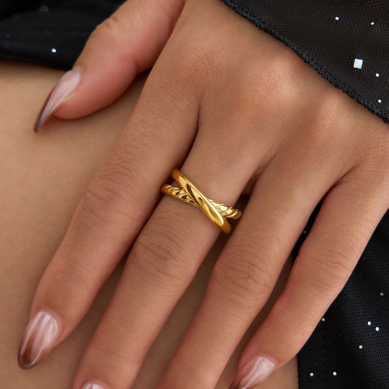 Dammesmuck K Echtgold Galvaniséiert Titanstahl Exquisite Kräizring Liicht Luxus Einfache Ring_voghion.com