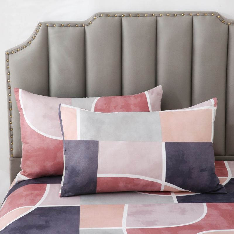 Miękki, różowy, geometryczny komplet pościeli w stylu boho, trzyczęściowy_voghion.com