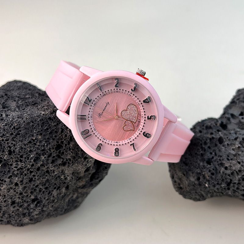 Orologio da donna al quarzo con cinturino in silicone, stile vintage, con scala digitale semplice e cuore, ideale per lavoro quotidiano, compleanno, anniversario, regalo di San Valentino_voghion.com