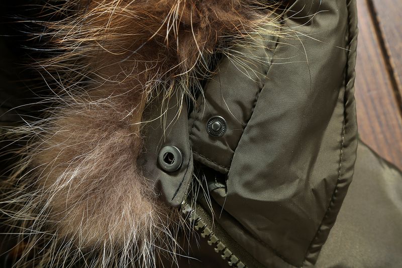 Kurze Daunenjacke für Herren mit abnehmbarem Pelzkragen, 600FP Wintermantel aus weißen Entenfedern für Stadt und Outdoor (Schwarz/Khaki/Armeegrün)_voghion.com