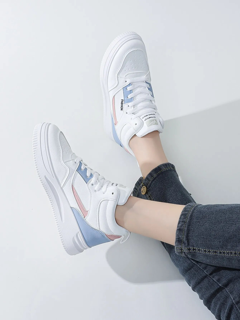 Scarpe da skate da donna bianche con lacci color block sul davanti, sneakers da lavoro leggere e alte per palestra interna ed esterna_voghion.com