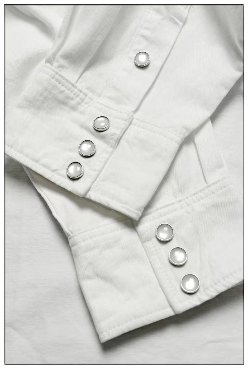 Camicia in denim a maniche lunghe lavata color avorio da uomo, con decorazione a bottoni, in puro cotone, stile retrò, slim fit_voghion.com