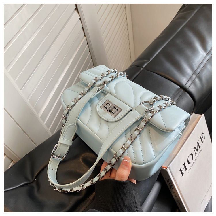 Tegoroczne popularne są uniwersalne damskie torebki na wiosnę i lato. 2024 nowa moda i faktura łańcucha crossbody dla kobiet małe_voghion.com