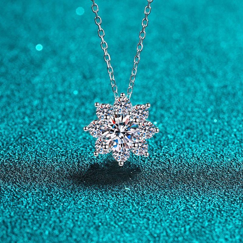 Collana con ciondolo a forma di girasole in argento sterling e tendenza moda con moissanite_voghion.com