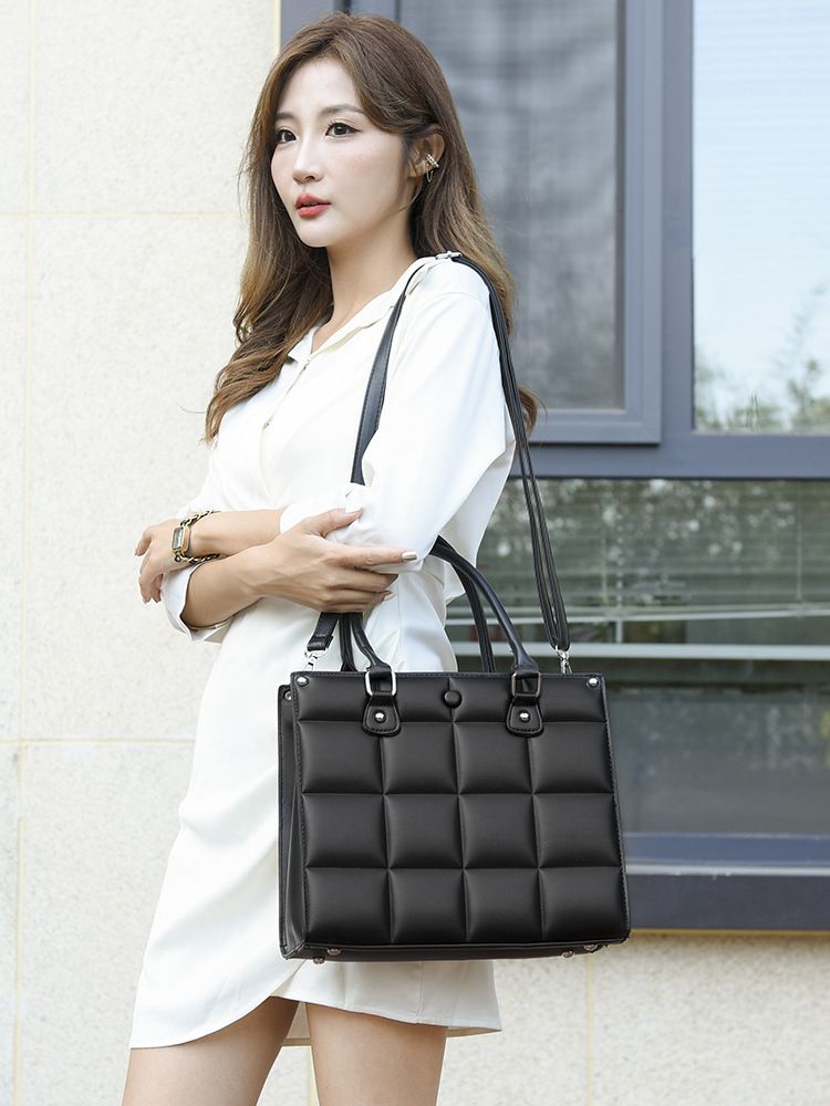 Strukturierte Für Frauen 2023 Sommer Neue Trendy Internet Celebrity Mode Crossbody Schwarz Persönlichkeit Handba Lare Square_voghion.com