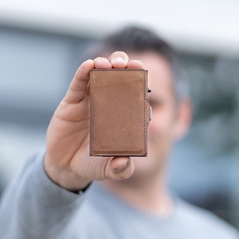 Pop-up kreditkortetui med RFID-beskyttelse Ægte læderpung med rum til sedler og mønter til mænd og_voghion.com