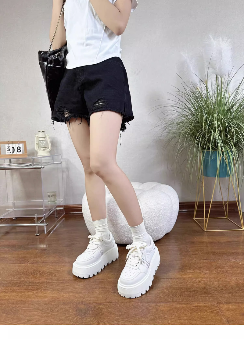 Europäische Waren Fan Biskuit Dicken Boden Erhöhung Kleine Weiße Schuhe Weibliche Panda Schuhe Frühling Neue Leder Kleine Casual Turnschuhe_voghion.com
