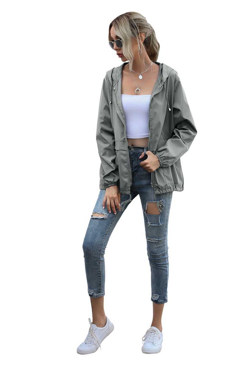 Chaqueta impermeable ligera con capucha y cremallera para mujer para senderismo al aire libre, disponible en stock_voghion.com