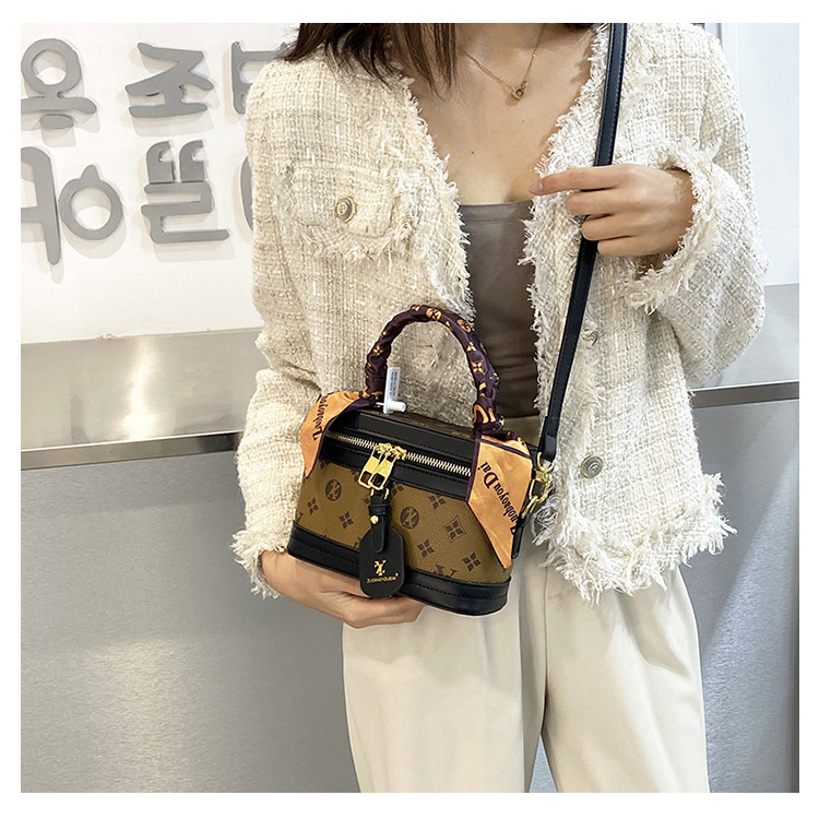 Alta calidad para las mujeres 2023 Nueva moda caja impresa Versátil portátil hombro crossbody Maquillaje bolsa tendencia_voghion.com